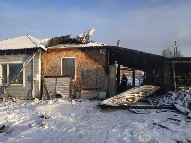 В Красноярском крае мужчина хотел сжечь свою бывшую девушку с двумя детьми