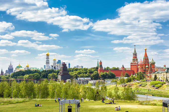 Парк "Зарядье" в Москве в очередной раз эвакуировали из-за угрозы взрыва